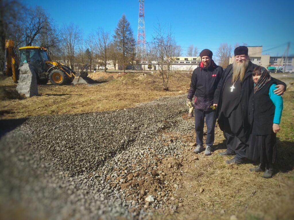 30.04.22 Благоустройство территории. Дорога к храму.