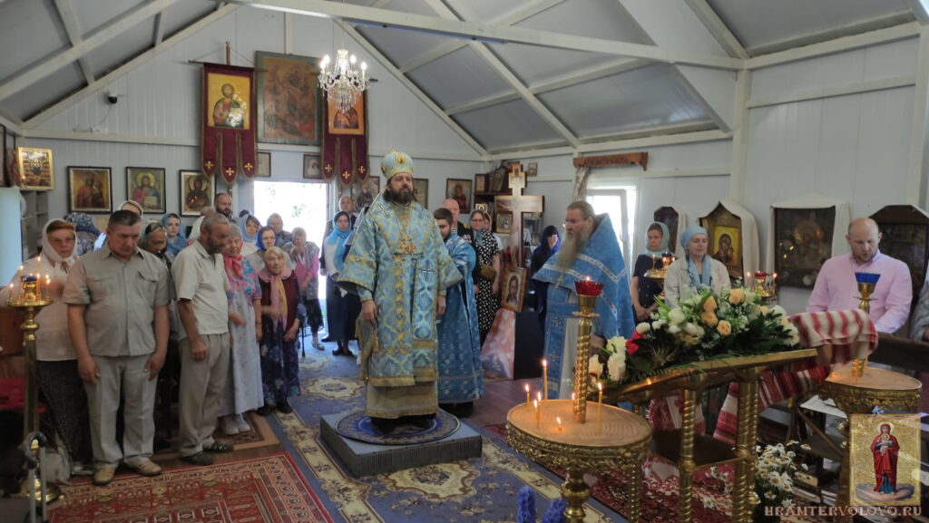 Епископ Митрофан совершил Литургию в храме Валаамской иконы Божией Матери в п. Терволово.